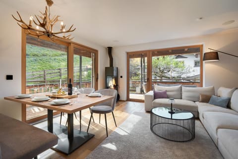 View (from property/room), Living room, Dining area
