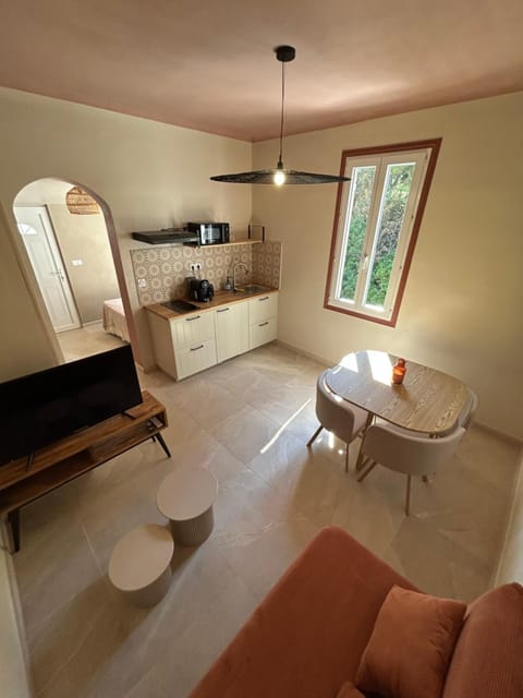 Kitchen or kitchenette, Living room, Dining area