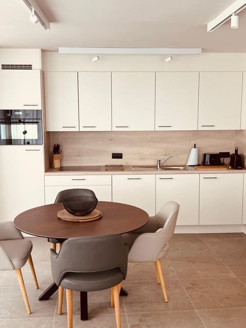 Coffee/tea facilities, Seating area, stove