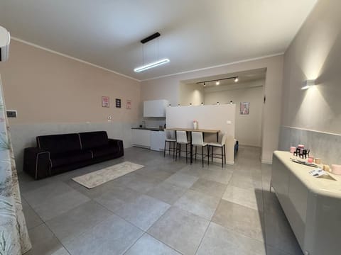 TV and multimedia, Kitchen or kitchenette, Living room, Seating area, Dining area, minibar