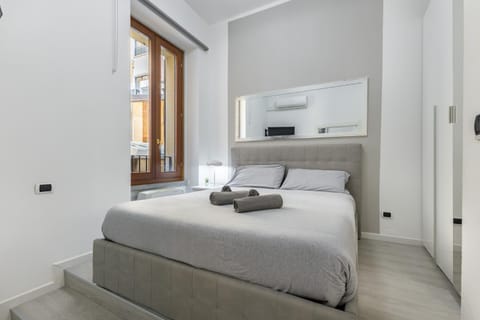 Bed, Photo of the whole room, Bedroom, towels, air conditioner