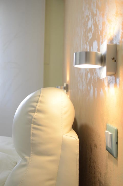 Bed, Decorative detail, Bedroom