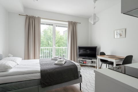 Bed, TV and multimedia, View (from property/room), Dining area, Bedroom