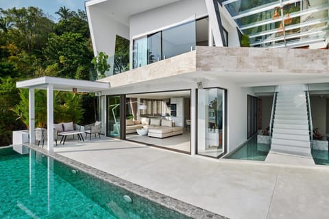 Property building, Day, View (from property/room), Balcony/Terrace, Balcony/Terrace, Decorative detail, Pool view, Swimming pool, Swimming pool