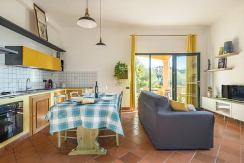 Kitchen or kitchenette, Living room, Dining area