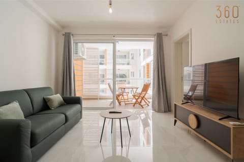 Communal lounge/ TV room, TV and multimedia, Living room, Seating area, Evening entertainment