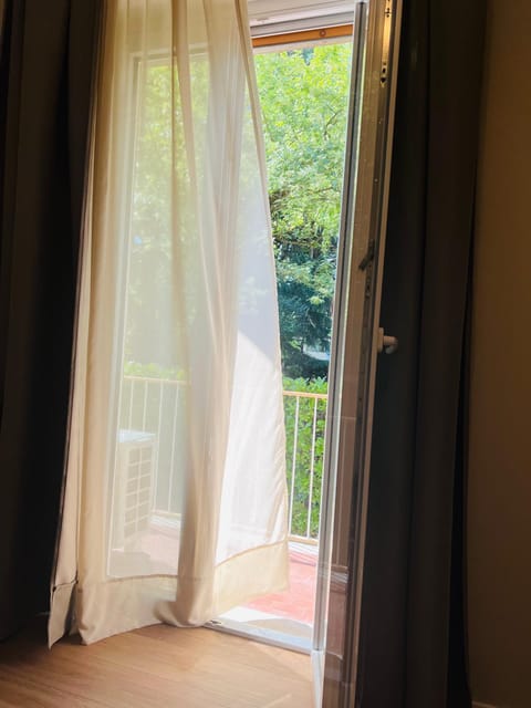 View (from property/room), Balcony/Terrace, Quiet street view