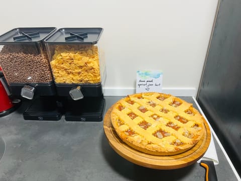 Kitchen or kitchenette, Food, Buffet breakfast