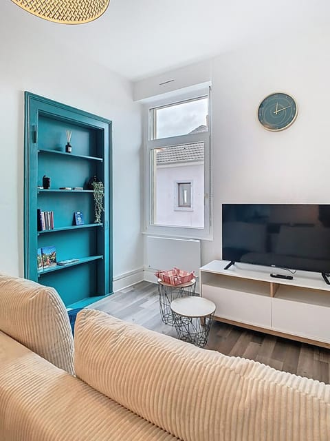 Communal lounge/ TV room, Library, TV and multimedia
