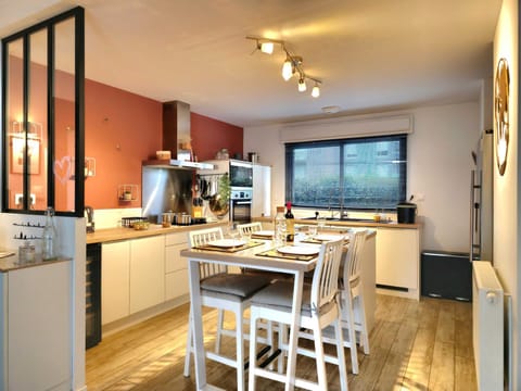 Kitchen or kitchenette, Dining area, dishwasher, oven, stove