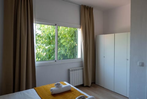 Bed, Photo of the whole room, Bedroom, wardrobe