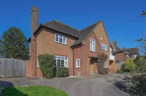 Stunning 7-Bed Home in Lichfield House in Lichfield