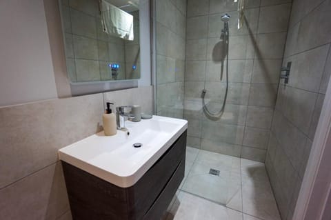 Stunning 7-Bed Home in Lichfield House in Lichfield