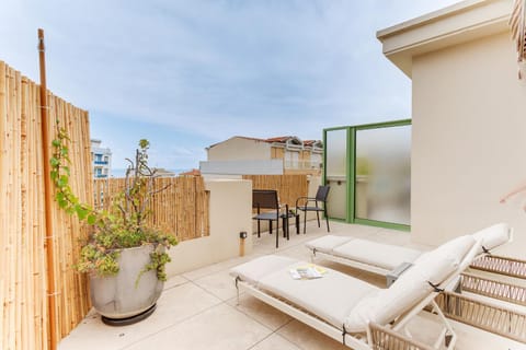 Patio, sunbed