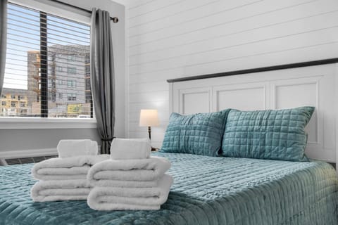 Pirates Cove Inlet Unit H (0/1) House in Sunnyside