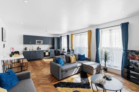 Kitchen or kitchenette, Seating area, Dining area