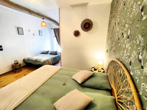 Bed, Photo of the whole room, Bedroom, children, children, children, young children, young children, young children, cot, Family, Family, Family