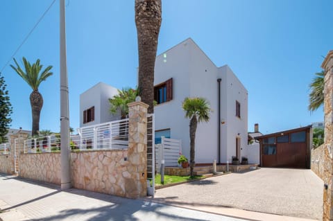 Property building, Day, Garden