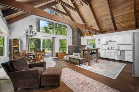 Whispers on the Sandy House in Mount Hood Village