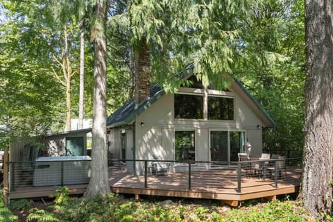 Whispers on the Sandy House in Mount Hood Village