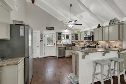 Kitchen or kitchenette, kitchen