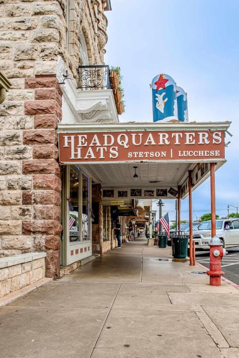Nearby landmark, Activities