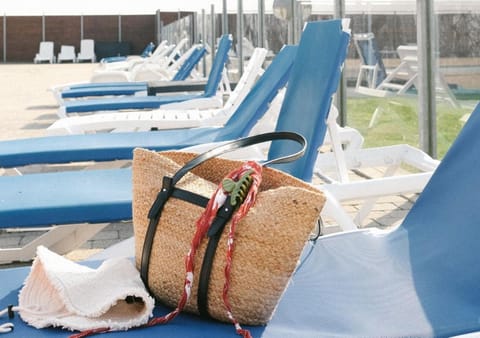 Swimming pool, sunbed