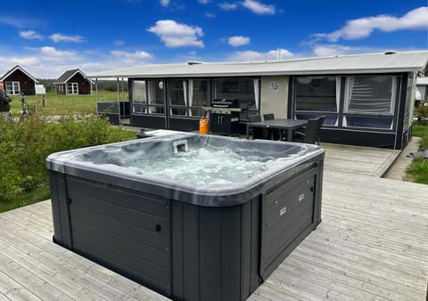 Property building, Spa and wellness centre/facilities