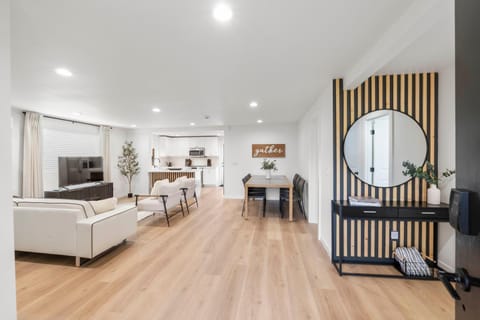 Puyallup Hous I Walk to farm 12 and Fika Coffee Shop House in Puyallup