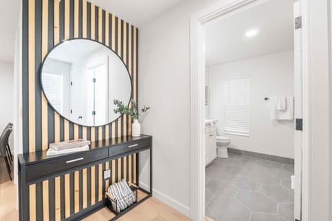 Puyallup Hous I Walk to farm 12 and Fika Coffee Shop House in Puyallup