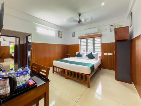 Bed, Photo of the whole room, Bedroom, towels, air conditioner