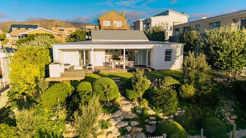 Property building, Spring, Day, Garden, Garden view