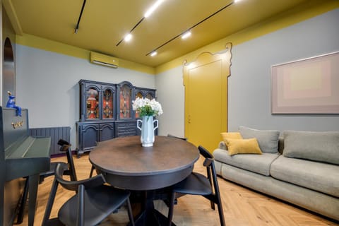 Living room, Seating area, Dining area