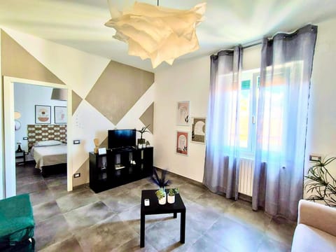 TV and multimedia, Living room, Photo of the whole room, Seating area, Bedroom