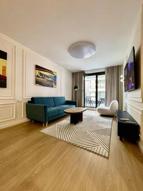 TV and multimedia, Living room, Evening entertainment