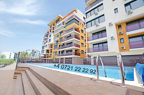 Property building, Day, View (from property/room), Balcony/Terrace, Pool view, Swimming pool, Swimming pool, sunbed
