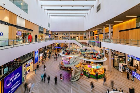 Communal lounge/ TV room, On-site shops, Evening entertainment, Supermarket/grocery shop, Shopping Area