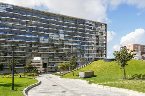 Property building, Facade/entrance, Day, Garden, Location