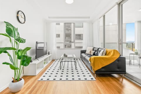 Communal lounge/ TV room, TV and multimedia, Living room, Seating area, Evening entertainment