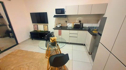 TV and multimedia, Kitchen or kitchenette, Dining area, stove, toaster