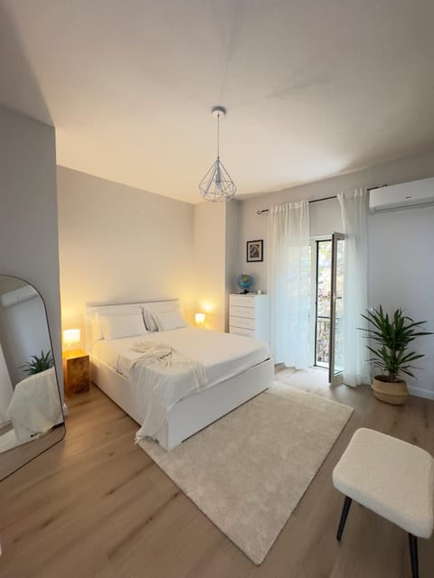 Bed, Photo of the whole room, Bedroom, wardrobe, air conditioner