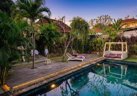 Garden, Swimming pool, sunbed