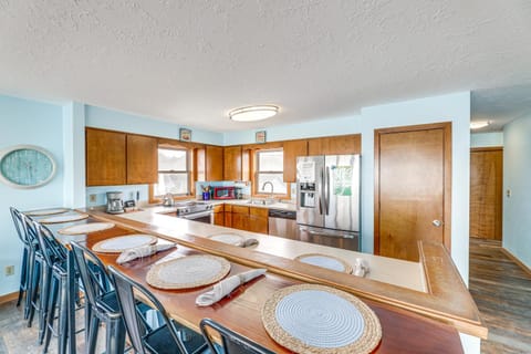 Walk to Beach Dog-Friendly Home in Lincoln City House in Devils Lake