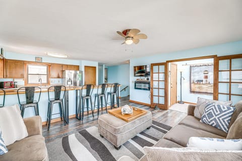 Walk to Beach Dog-Friendly Home in Lincoln City House in Devils Lake