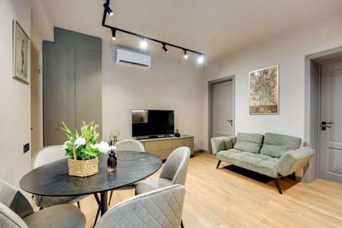 TV and multimedia, Living room, Seating area, air conditioner