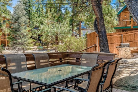 Castle Rock Cabin #1 ~ Comfortable cabin with modern amenities and deck - near hiking and lake Cabin in Big Bear
