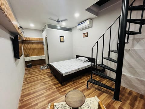 Photo of the whole room, Bedroom, air conditioner