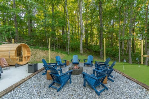 Ash-Villa Thrilla-Sauna-Theater-Putt Putt-Hot Tub House in Asheville