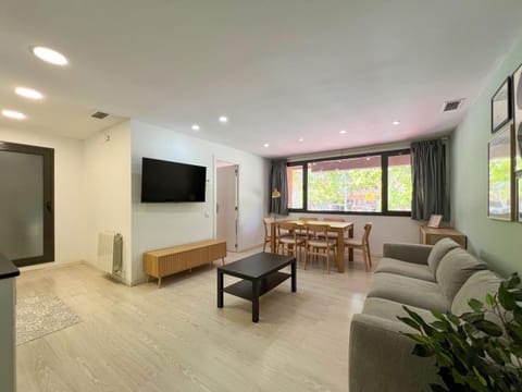Communal lounge/ TV room, TV and multimedia, Living room, Seating area