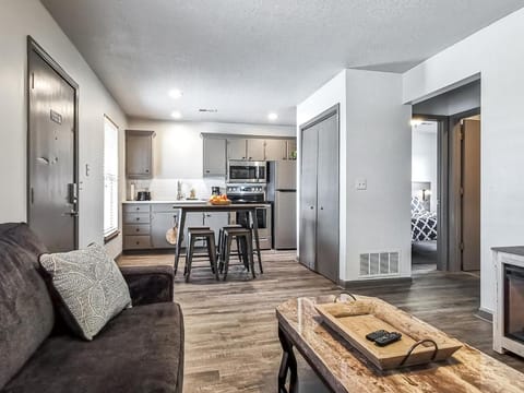 Kitchen or kitchenette, Living room, Seating area, Dining area, oven, pet friendly